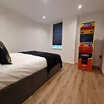 Deluxe Two-Bedroom Vauxhall Apartment